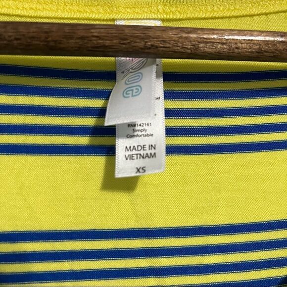 Lularoe Classic T Shirt Size XS - Picture 4 of 4